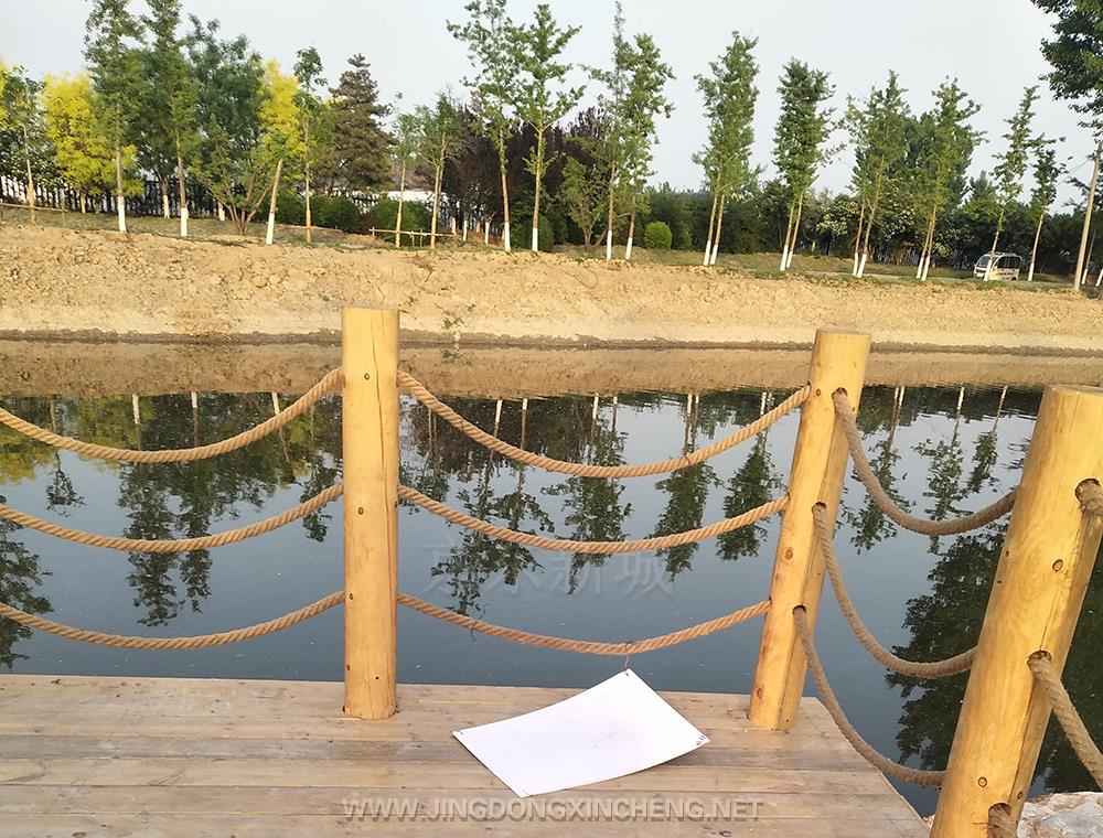星河林海公園設(shè)施被損壞.jpg 星河林海公園設(shè)施被損壞.jpg