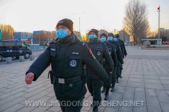 圖為公安特巡警大隊在民族宮廣場徒步巡邏。.jpg 圖為公安特巡警大隊在民族宮廣場徒步巡邏。.jpg